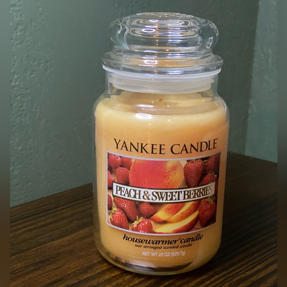 Yankee Candle-“Peaches & Sweetberries”